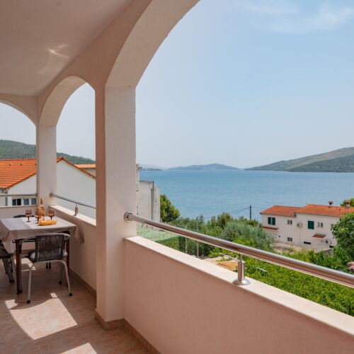 Sea View 2-Room Air Conditioned Apartment for 6 Persons A-11103-a