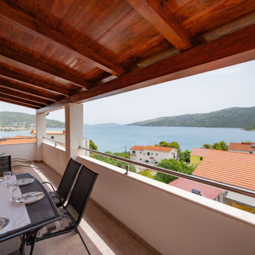 Sea View 2-Room Air Conditioned Apartment for 6 Persons A-11103-b