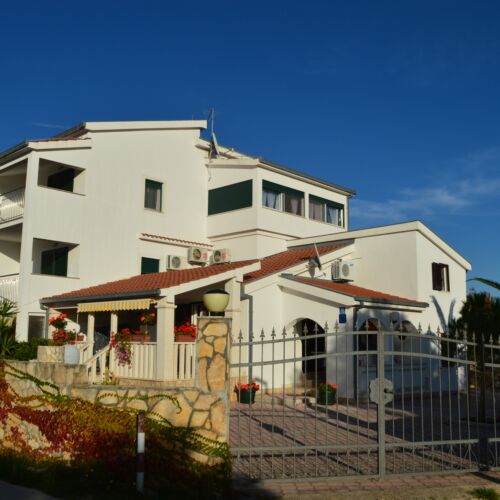 2-Room Air Conditioned Balcony Apartment for 6 Persons A-14314-a