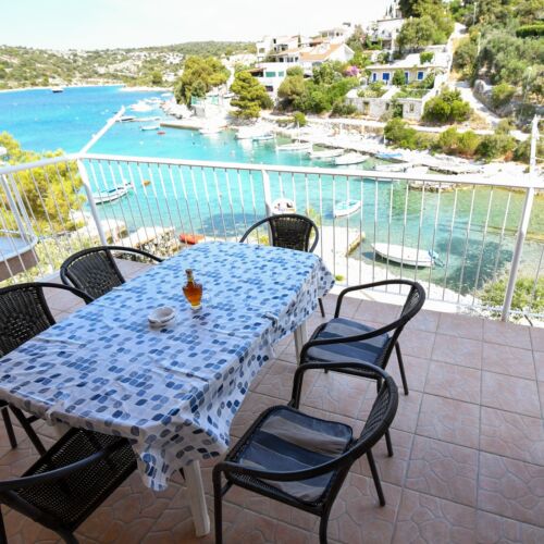 Sea View 2-Room Air Conditioned Apartment for 5 Persons A-15404-c