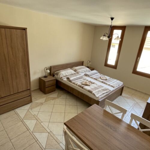 Apartament family la etaj pentru 3 pers. (se inchirieaza doar integral)