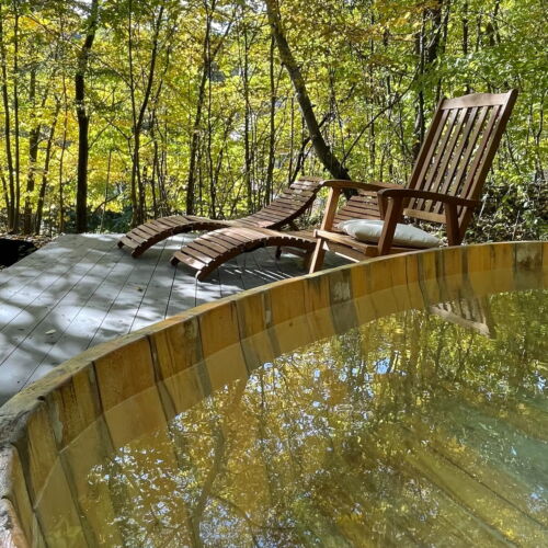 Apartament la parter cu vedere spre lac cu 2 camere pentru 4 pers.