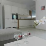 Tengerre néző légkondicionált 8 fős apartman 3 hálótérrel A-15214-a
