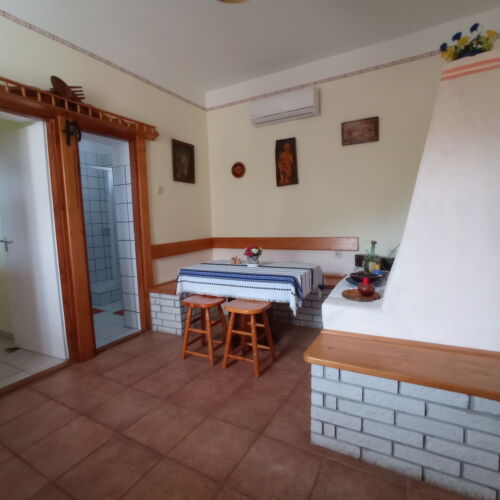 Casa rustică întreaga unitate cu grădină pentru 6 pers. (se inchirieaza doar integral)