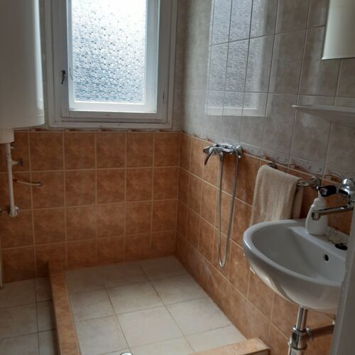 Casă de vară familial(ă) pentru 4 pers. (se inchirieaza doar integral)