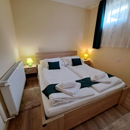 Erdgeschosses 2-Zimmer-Apartment für 5 Personen mit Terasse (Zusatzbett möglich)