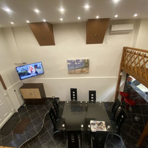 5-Room Gallery Family Apartment for 9 Persons