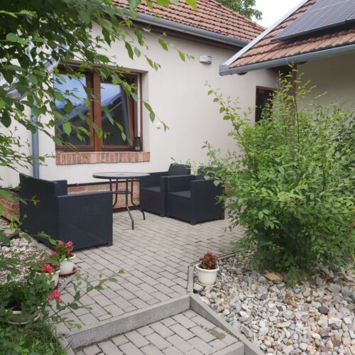 Apartament la parter cu grădină cu 2 camere pentru 4 pers.