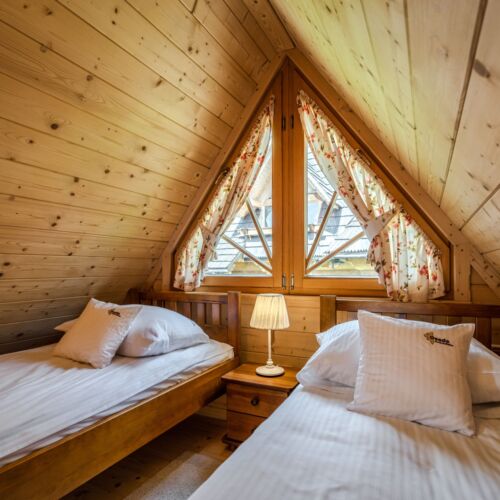 Apartament 8-osobowy z tarasem z widokiem na góry z 4 pomieszczeniami sypialnianymi