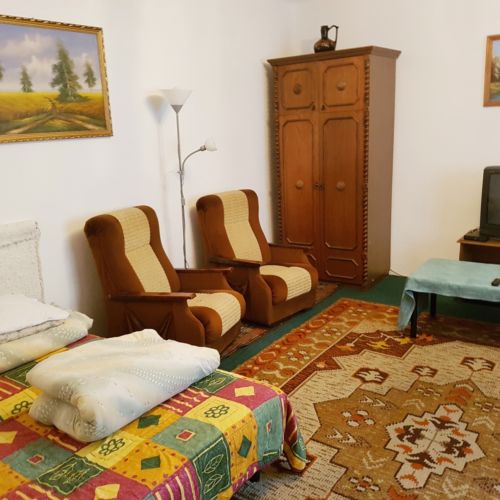 Camera cvadrupla tourist romantică (se poate solicita pat suplimentar)