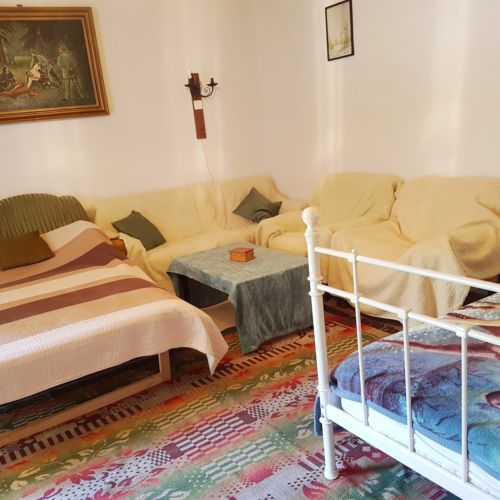 Camera cvadrupla cu aer condiționat cu duș