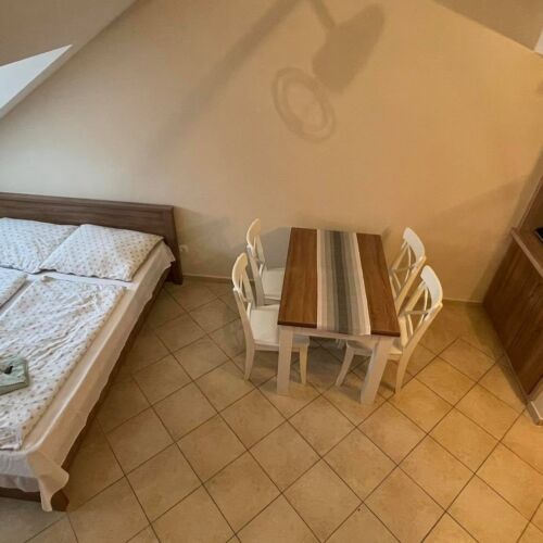 Apartament family la etaj pentru 4 pers. (se inchirieaza doar integral)