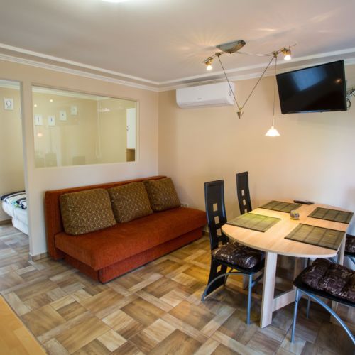 Whole House Air Conditioned Summer House for 5 Persons