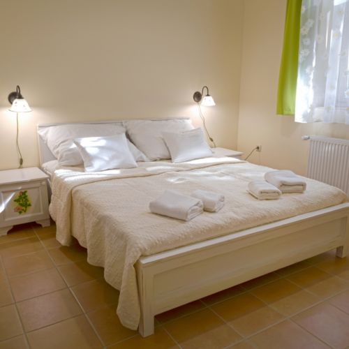 Apartament 2-osobowy na parterze Deluxe z 1 pomieszczeniem sypialnianym (możliwa dostawka)