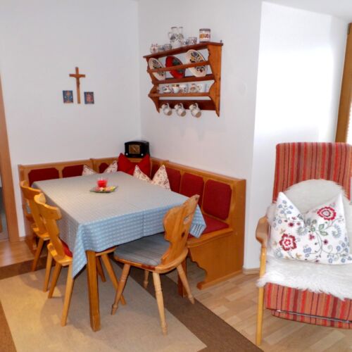 Apartament la etaj cu vedere spre munte cu 2 camere pentru 5 pers.