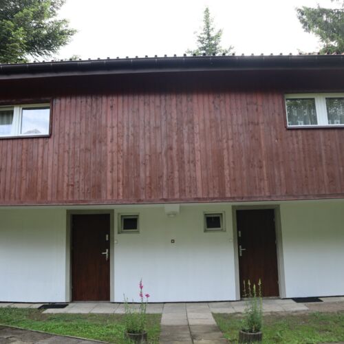 Domek drewniany 4-osobowy Family z widokiem na las (możliwa dostawka)