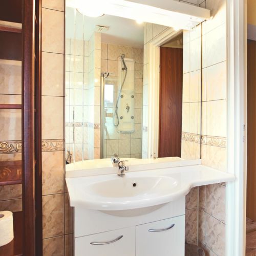 Camera family cu grup sanitar pentru 5 pers.