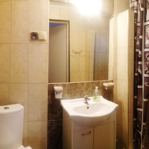 Camera cvadrupla cu grup sanitar lCD TV