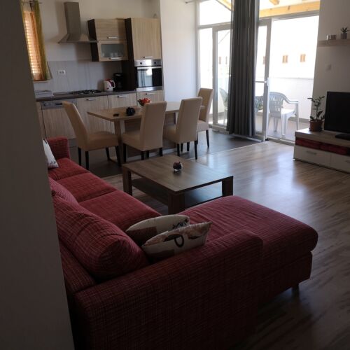 Apartament cu aer condiționat cu terasă cu 2 camere pentru 4 pers. A-15672-a