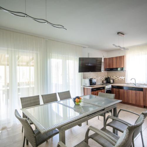 Letní dům (jako celek) pro 18 os. s výhledem na řeku celý Dům