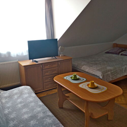 Pokój 3-osobowy na piętrze z łazienką