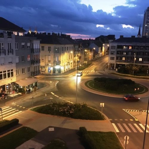 Apartman pro 4 os. s 1 ložnicí s výhledem na město na poschodí