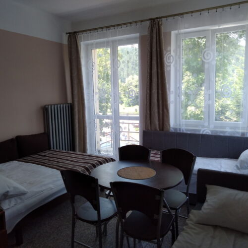 Pokój 4-osobowy z balkonem z łazienką