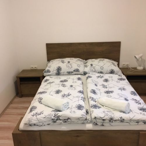 Apartament la etaj cu vedere spre oraș cu 2 camere pentru 4 pers.