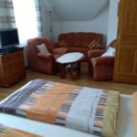 Kertre néző emeleti 2 fős apartman 1 hálótérrel (pótágyazható)