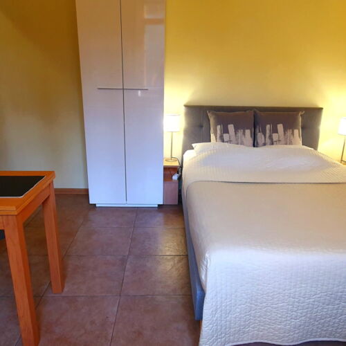 Apartament la etaj cu chicinetă proprie cu 1 camera pentru 3 pers.