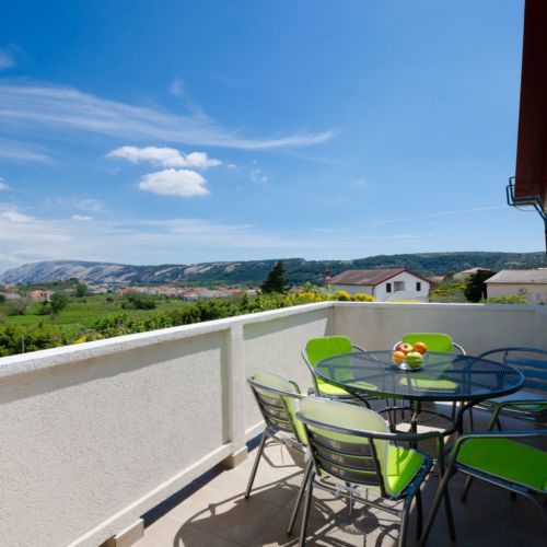 Apartament la etaj cu aer condiționat cu 3 camere pentru 6 pers.