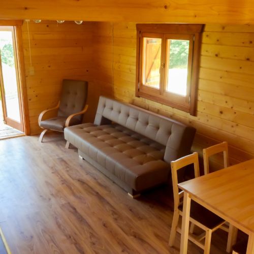 Domek drewniany 6-osobowy Classic z widokiem na góry