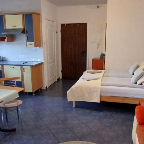 Apartament la etaj cu balcon cu 1 camera pentru 4 pers.