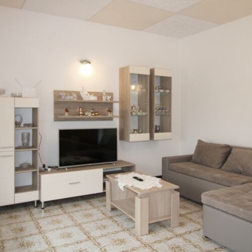 Upstairs Ground Floor Holiday Home for 13 Persons