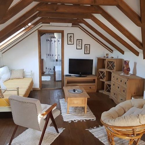 Apartament 6-osobowy na piętrze Standard Plus z 3 pomieszczeniami sypialnianymi (możliwa dostawka)