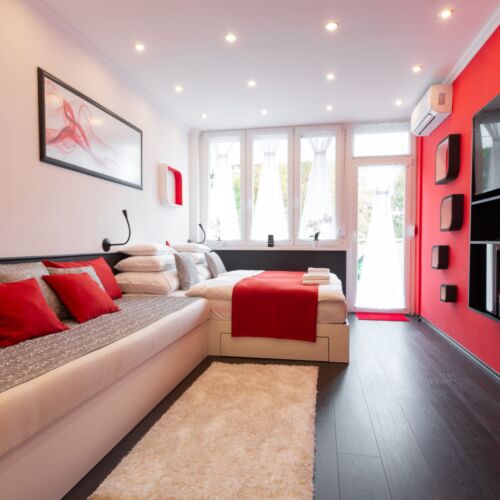 Deluxe Upstairs 2-Room Apartment for 6 Persons