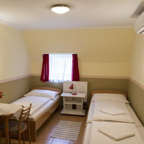 Pokoj s koupelnou tV s plochou obrazovkou pro 3 os.