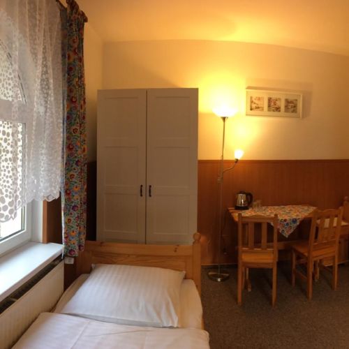 Twin Room ensuite with LCD/Plasma TV