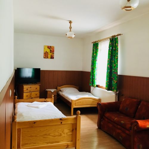 Triple Room ensuite with LCD/Plasma TV