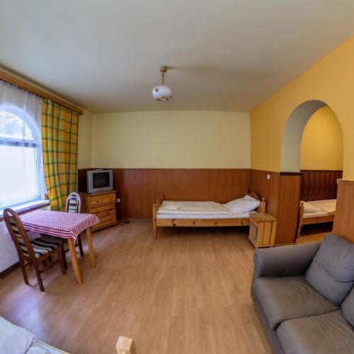 5 Person Room ensuite with LCD/Plasma TV