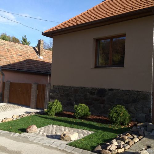 Apartament întreaga unitate cu vedere spre pădure pentru 4 pers. (se inchirieaza doar integral)