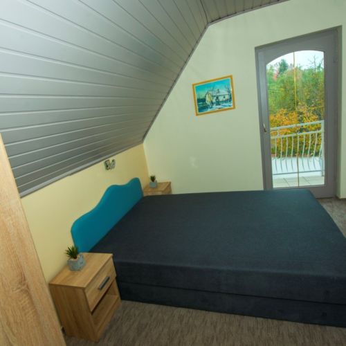 Apartament 6-osobowy z klimatyzacją z widokiem na ogród