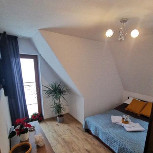 Apartament 4-osobowy z balkonem 