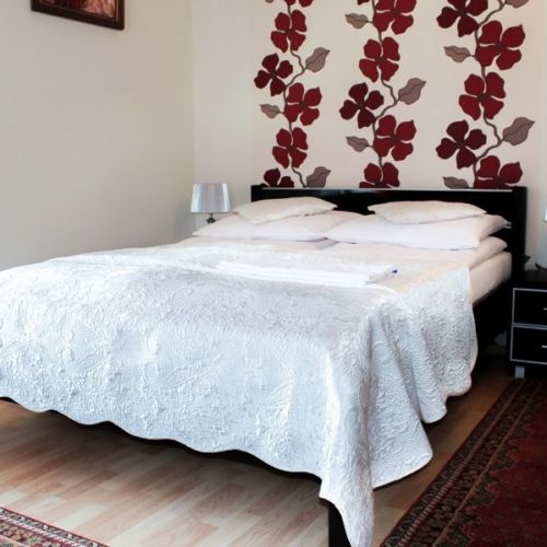 Pokoj s manželskou postelí