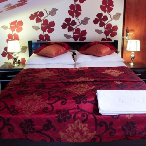 Pokoj s manželskou postelí