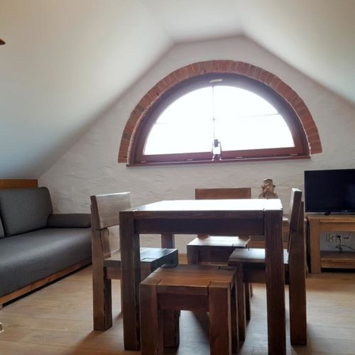 Pokój 4-osobowy z widokiem na las z widokiem na dziedziniec