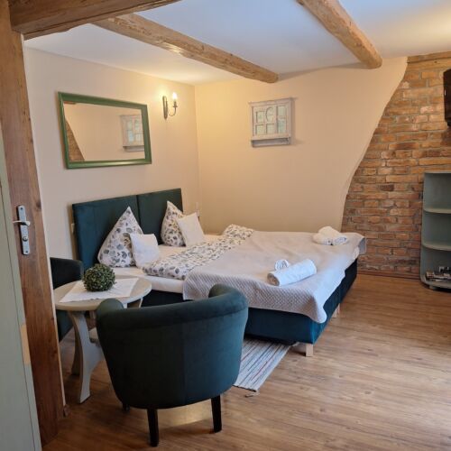 Twin Room ensuite with Shared Kitchenette