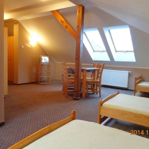 Pokój 4-osobowy z łazienką ze wspólnym aneksem kuchennym