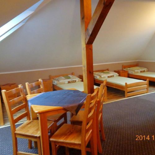 Pokój 4-osobowy z łazienką ze wspólnym aneksem kuchennym