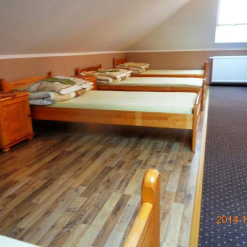 Pokój 4-osobowy z łazienką ze wspólnym aneksem kuchennym